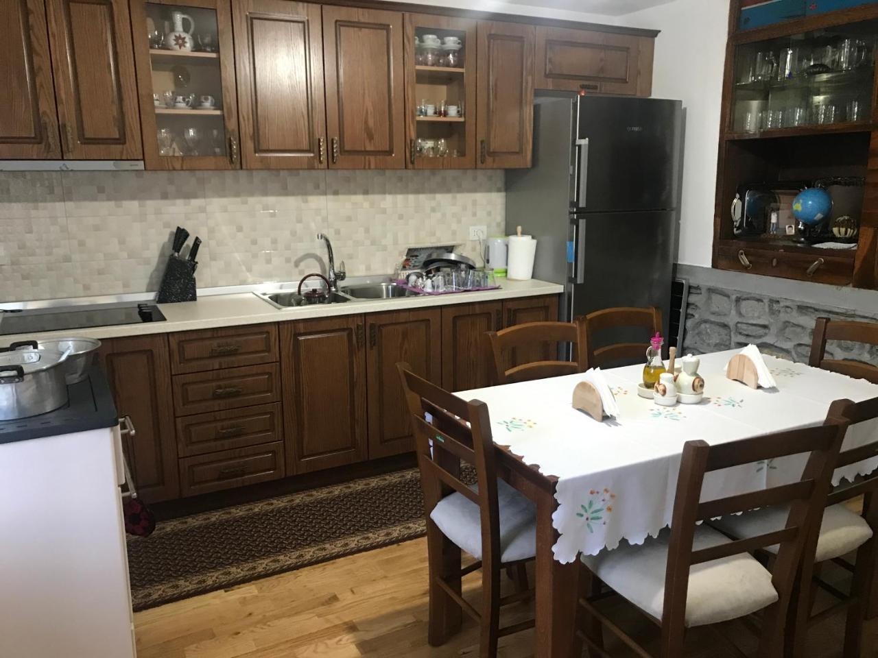 Guest House Sabriu Rabdisht Bagian luar foto